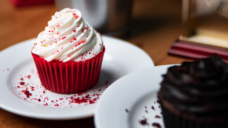 The Ingredients That Make Devil’s Food And Red Velvet Cake Different