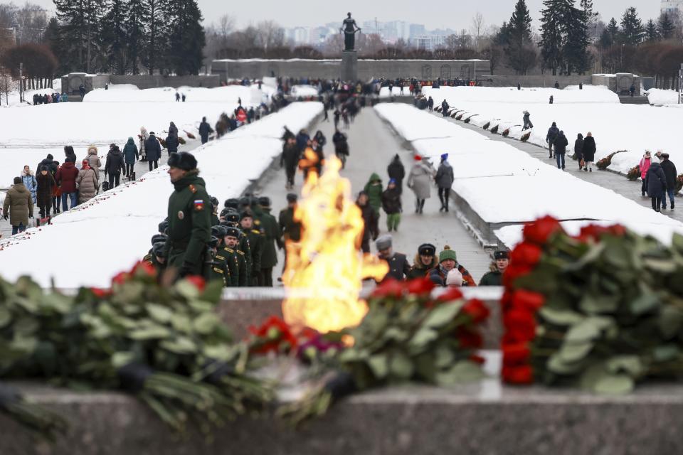 People attend a wreath laying commemoration ceremony at the Piskaryovskoye Cemetery where most of the Leningrad Siege victims were buried during World War II, in St.Petersburg, Russia, Saturday, Jan. 27, 2024. The ceremony marked the 80th anniversary of the battle that lifted the Siege of Leningrad. The Nazi siege of Leningrad, now named St. Petersburg, was fully lifted by the Red Army on Jan. 27, 1944. More than 1 million people died mainly from starvation during the nearly 900-day siege. (Vyacheslav Prokofyev, Sputnik, Kremlin Pool Photo via AP)