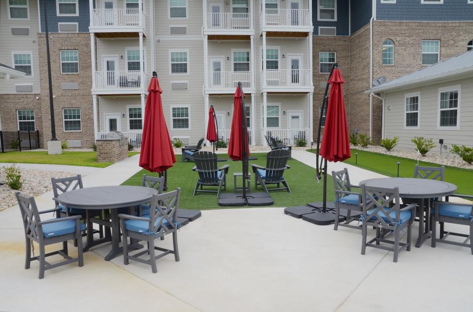 The Viridian offers courtyards for both its assisted and independent living residents.
