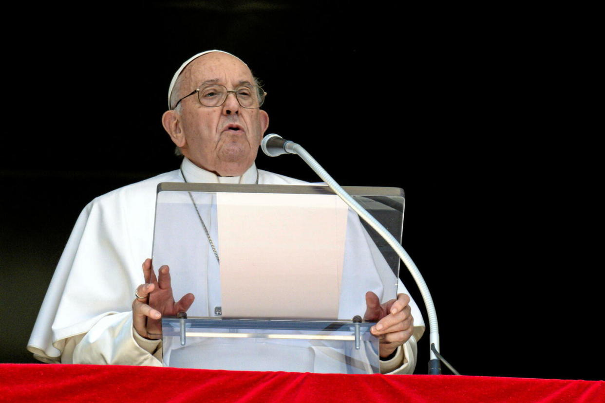 Le pape François bénissant la foule réunie place Saint-Pierre à Rome, le 7 avril 2024.  - Credit:VATICAN MEDIA / IPA/IPA/SIPA / SIPA / VATICAN MEDIA / IPA/IPA/SIPA
