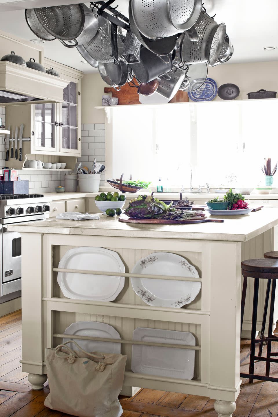 Country Style Off-White Kitchen