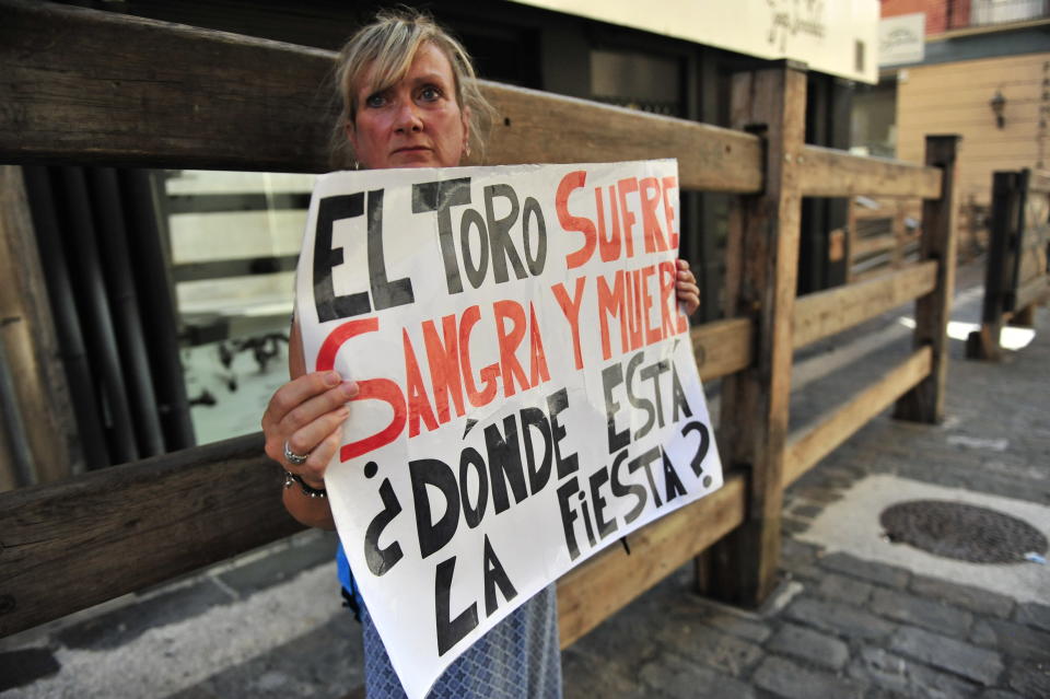 NORTH SPAIN, PAMPLONA, NAVARRA, SPAIN - 2019/06/29: Protester holding a sign that says: 'the bull bleeds and suffers, where is the party ?' during a demonstration held in Pamplona to demand the abolition of bullfighting. Under a temperature of over 40 degrees Celsius, a demonstration called by anti-bullfighting groups has been held today in Pamplona, the capital of Navarre. On the occasion of the festivities of San Fermin, to show his rejection for "the murder" of 60 bulls in the Plaza de Toros Monumental of the city, during the celebration of the bullfights. They have carried banners with slogans such as "Violence is not respect," "Let's stop bullfighting in the past" (Anima Naturalis), "In defense of animals" (Amnesty Animal), "Feel, respect them!", And For the end of barbarism (Huesca Antitaurina). (Photo by Elsa A Bravo/SOPA Images/LightRocket via Getty Images)