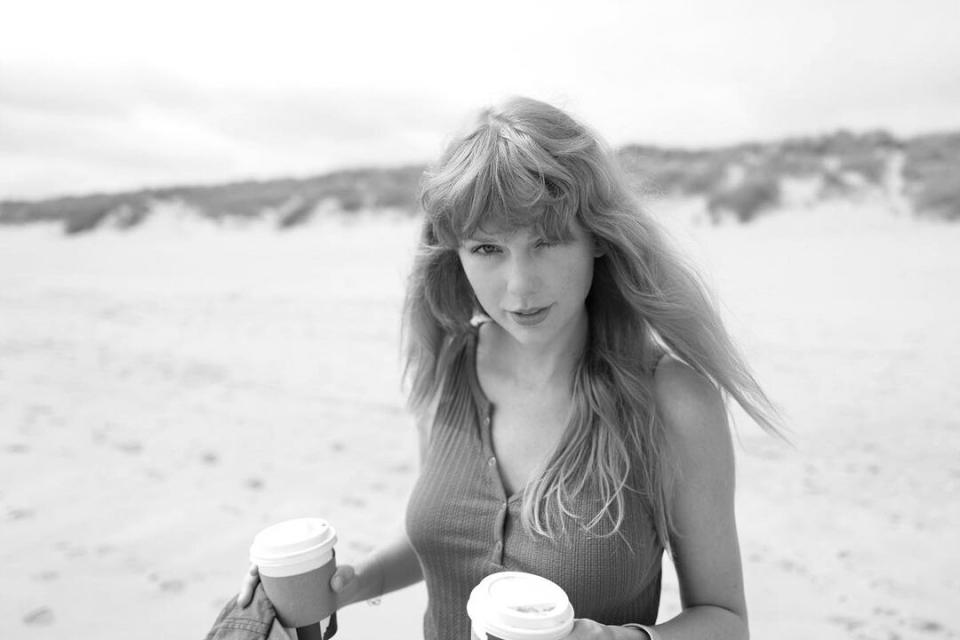 Taylor Swift Celebrates 1-Year Anniversary For Folklore With Alternate Version of 'The Lakes'