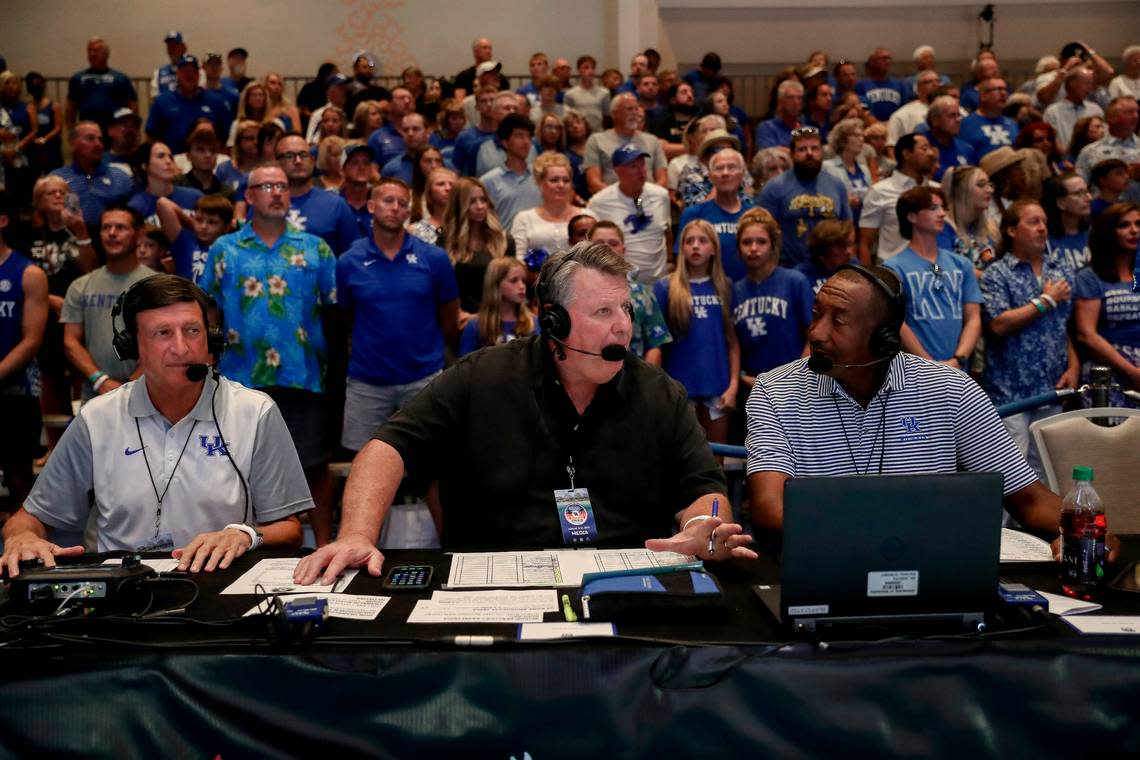 Tom Leach, center, the longtime radio play-by-play voice of Kentucky Wildcats football and men’s basketball, is part of the 2023 (state of) Kentucky Sports Hall of Fame class. “He does a great job of painting it blue in just the right way,” UK Athletics Director Mitch Barnhart said of Leach. “I think that takes a real skill and a real heart.” UK Athletics
