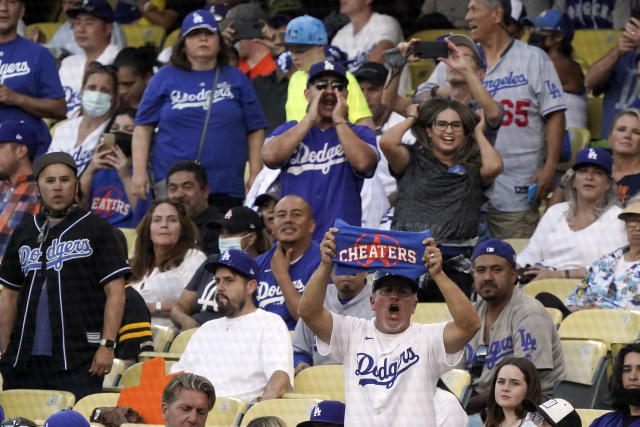 Astros' Yuli Gurriel brings memories, boobirds back to Dodger Stadium