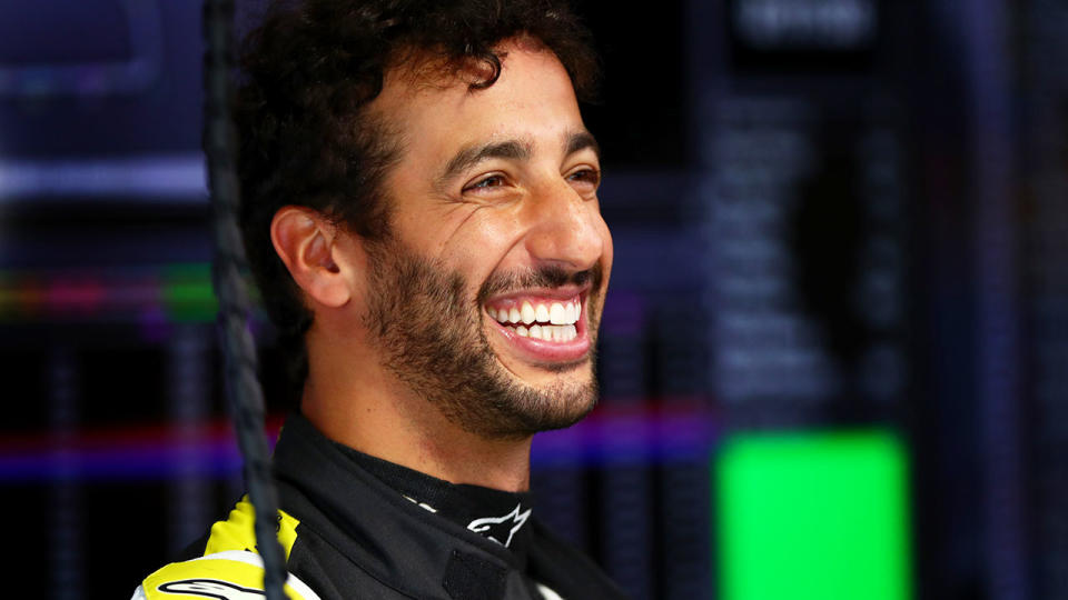 Dutch commentator Olav Mol has taken aim at Daniel Ricciardo's performances for Renault.