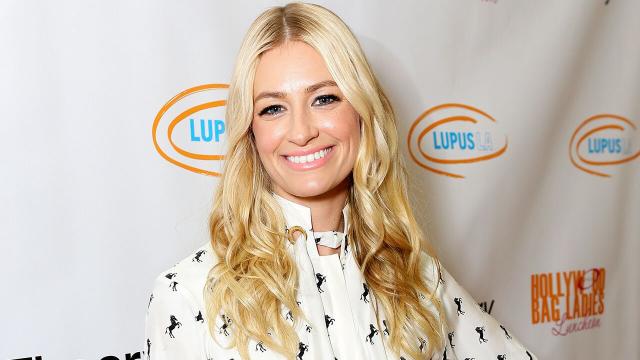 Beth Behrs Dishes On 2 Broke Girls And The Neighborhood - Exclusive  Interview