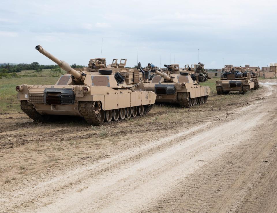 MNNG Soldiers Prepare for Tank Movement at XCTC 19-06