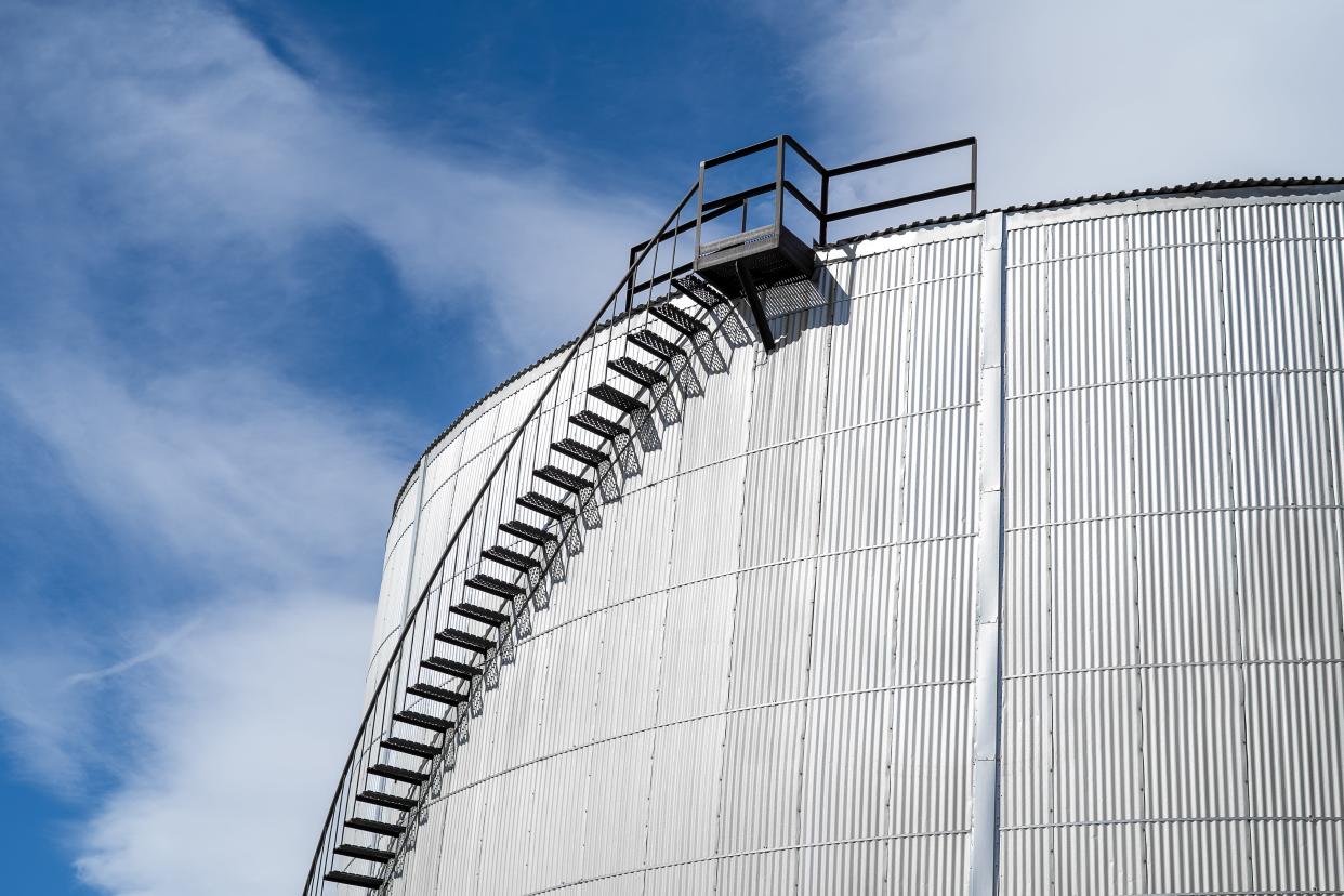 An asphalt storage tank owned by the Oklahoma company Blueknight Energy Partners.