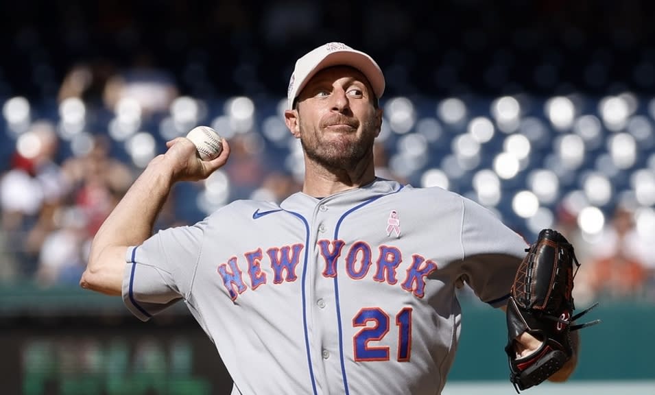 New York Mets starting pitcher Max Scherzer (21) pitches against the Washington Nationals during the first inning at Nationals Park.