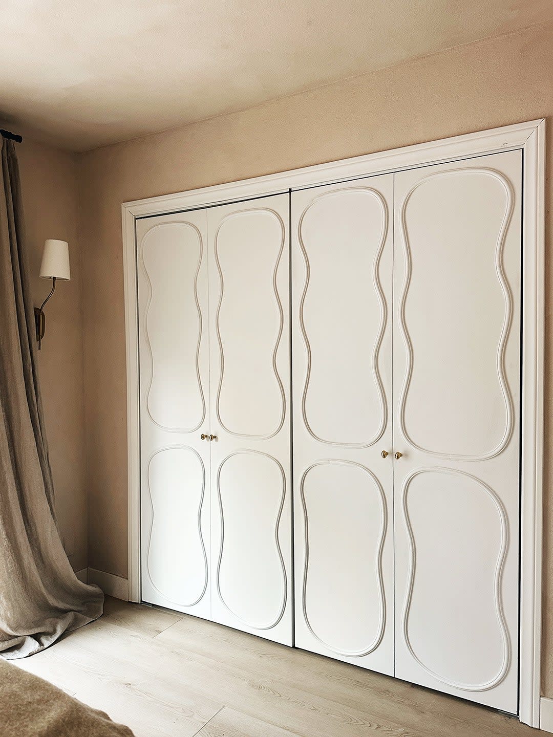 chic squiggle bifold doors