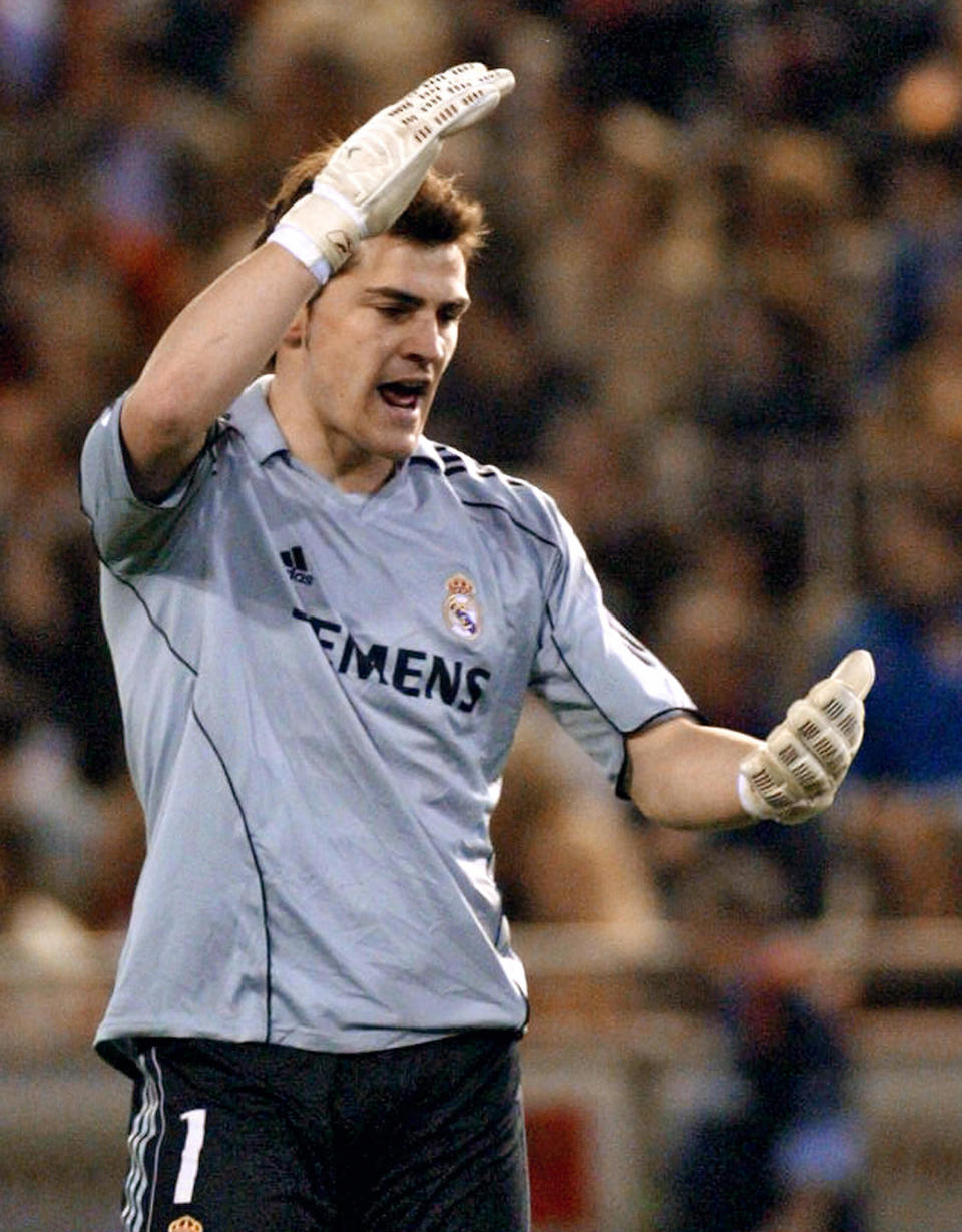 Iker Casillas en un partido de la temporada 2005-06. (Foto: Jaime Reina / AFP / Getty Images).