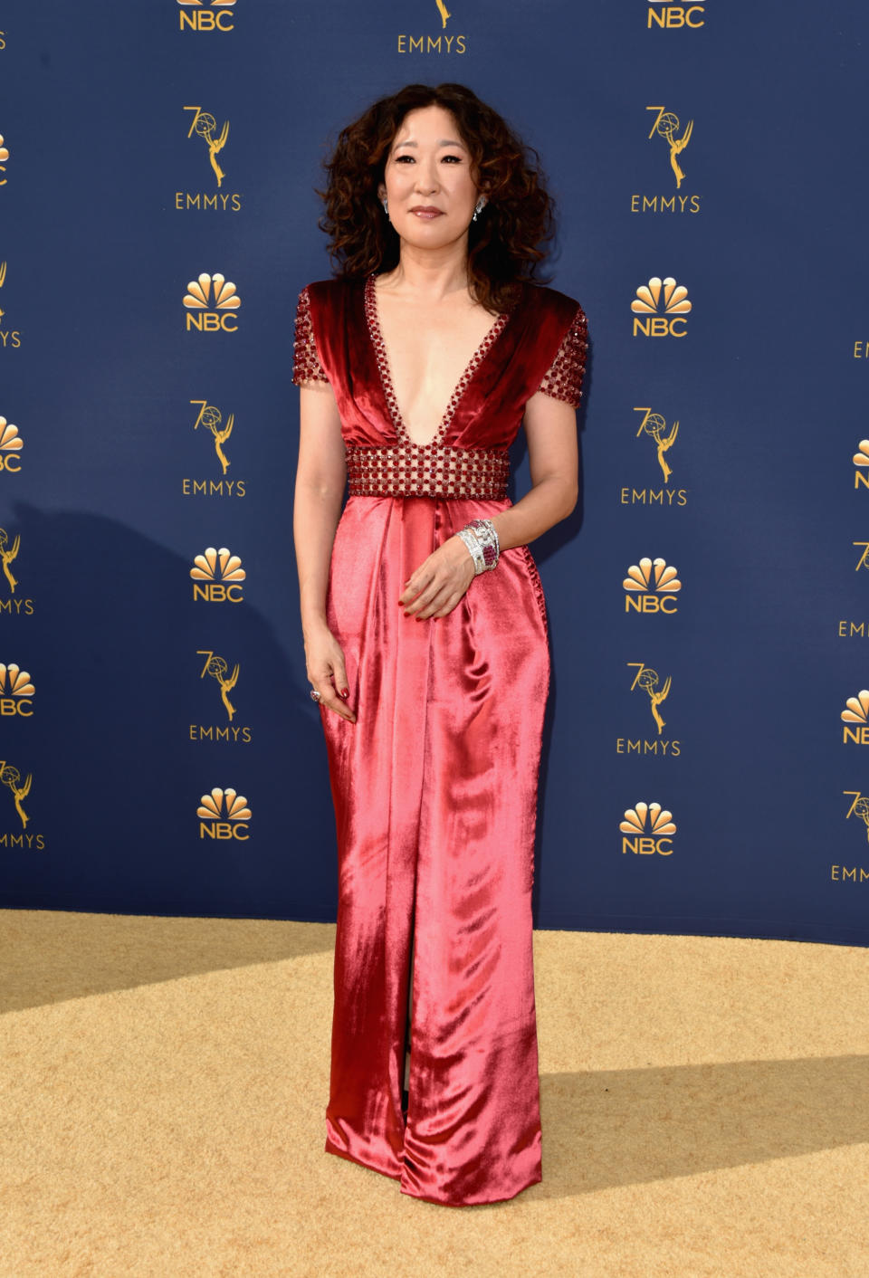 <p>Sandra Oh of Grey’s Anatomy fame poses in a silky red dress. <br>Photo: Getty </p>