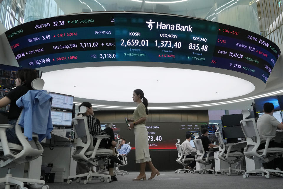 Currency traders work under the screen showing the Korea Composite Stock Price Index (KOSPI), top center left, and the foreign exchange rate between U.S. dollar and South Korean won, top center, at the foreign exchange dealing room of the KEB Hana Bank headquarters in Seoul, South Korea, Thursday, May 30, 2024. (AP Photo/Ahn Young-joon)