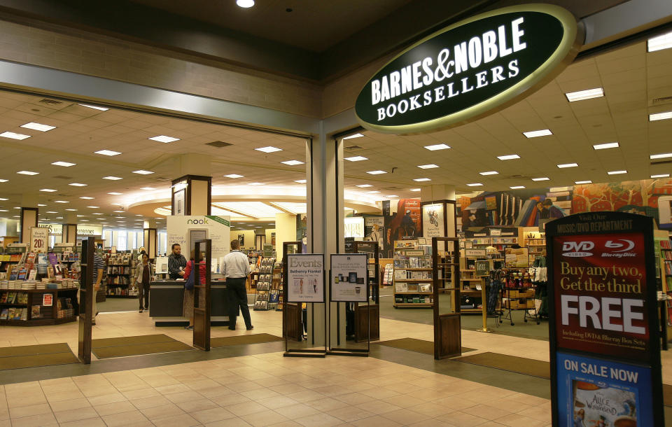 A Barnes and Noble in a shopping mall