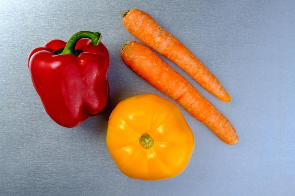 7) Carrots and bell peppers