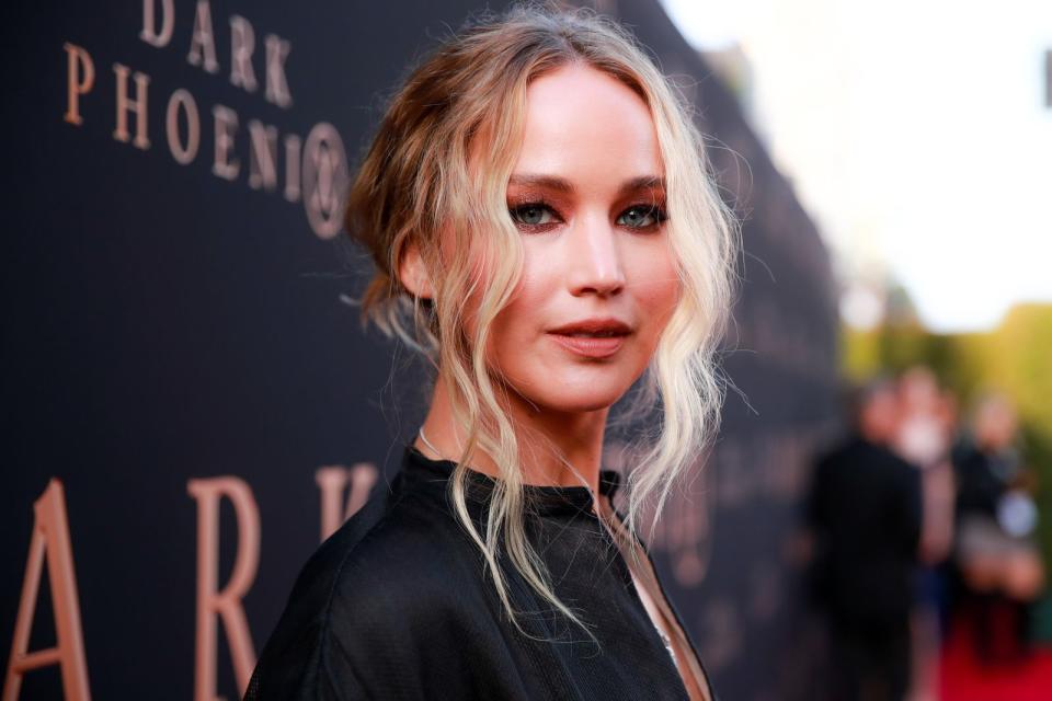 Auch Schauspielerin Jennifer Lawrence weiß, wie es ist, gemobbt zu werden. Heute hat Schauspielerin für sich erkannt: "Wenn man zurückblickt und erkennt, wie viel Zeit man damit verschwendet hat, zu versuchen, von anderen gemocht zu werden und sich cool zu kleiden, dann wird einem erst klar, dass es eigentlich gar nicht wichtig ist." (Bild: Rich Fury/Getty Images)