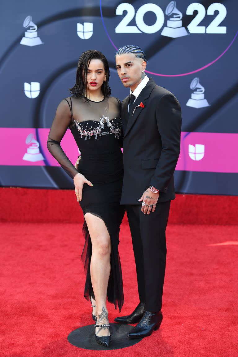 Rosalía junto a su novio, el cantante puertorriqueño Rauw Alejandro