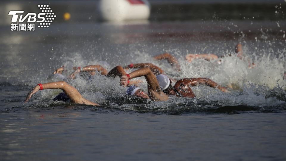 馬拉松游泳的比賽結果經常受到天候和水流影響動作。（圖／達志影像美聯社）