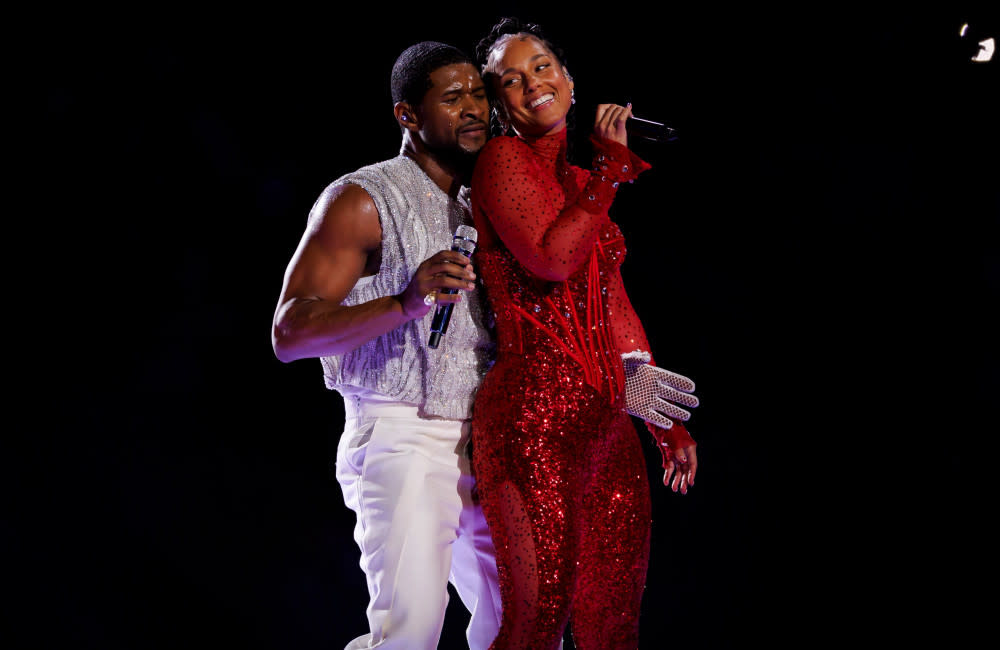 Usher has addressed his steamy performance with Alicia Keys credit:Bang Showbiz