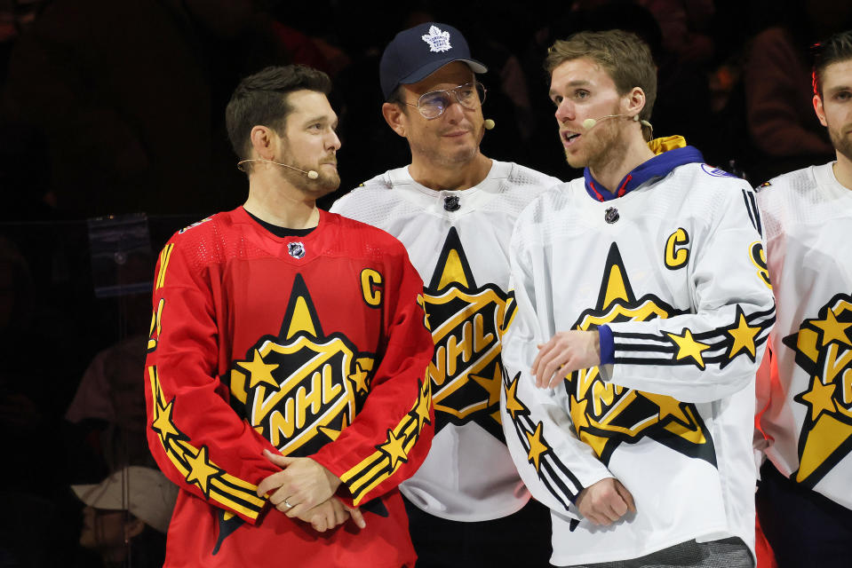 TORONTO, ONTARIO - FEBRUARY 01:  Singer and songwriter Michael Buble, Actor Will Arnett and Connor Mcdavid #97 of the Edmonton Oilers discuss the draft during 2024 NHL All-Star Thursday at Scotiabank Arena on February 01, 2024 in Toronto, Ontario, Canada. (Photo by Bruce Bennett/Getty Images)