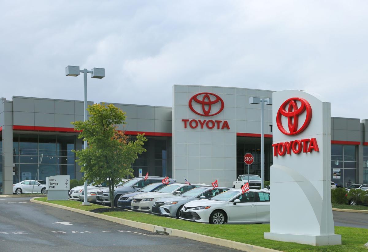 Последните данни за продажбите на Toyota разкриват, че е в ход голяма потребителска промяна: „Това е мощно надграждане, което движи промяната“