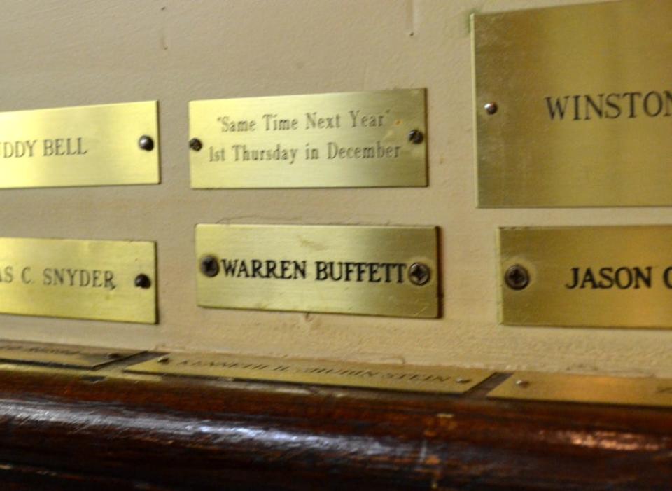 warren buffett plaque smith wollensky