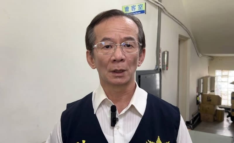 台南市警察局刑事警察大隊大隊長張文源（圖）15日接受媒體聯訪表示，林士傑槍擊命案專案小組15日上午發動搜索及強制作為，對象曾買賣涉案權利車，帶回一名女子進一步調查。（中央社）