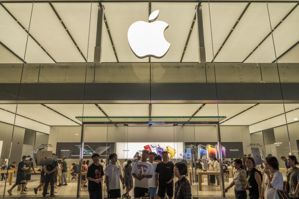 CHENGDU, CHINA - SEPTEMBER 8, 2023 - Customers experience Apple products at an Apple store in Chengdu, Southwest China's Sichuan province, Sept 8, 2023. On Thursday, September 7, local time, Apple's stock price fell 5% at one point and finally closed down 2.92%. In the previous session, Apple shares closed down 3.58 percent, wiping $190 billion off Apple's market value in just two days. On September 12, local time, Apple will hold a fall new product conference, when the iPhone 15 series will be introduced as scheduled. (Photo by Costfoto/NurPhoto via Getty Images)