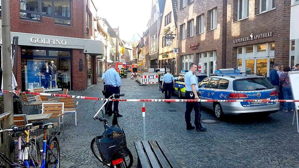 <p>Policemen stand at a barricade to the inner city of Muenster, Germany, April 7, 2018. According to the police, a man in Muenster drove into a crowd and then killed himself. In the incident, several people were injured and killed. (Photo: NORD-WEST MEDIA/EPA-EFE/REX/Shutterstock) </p>