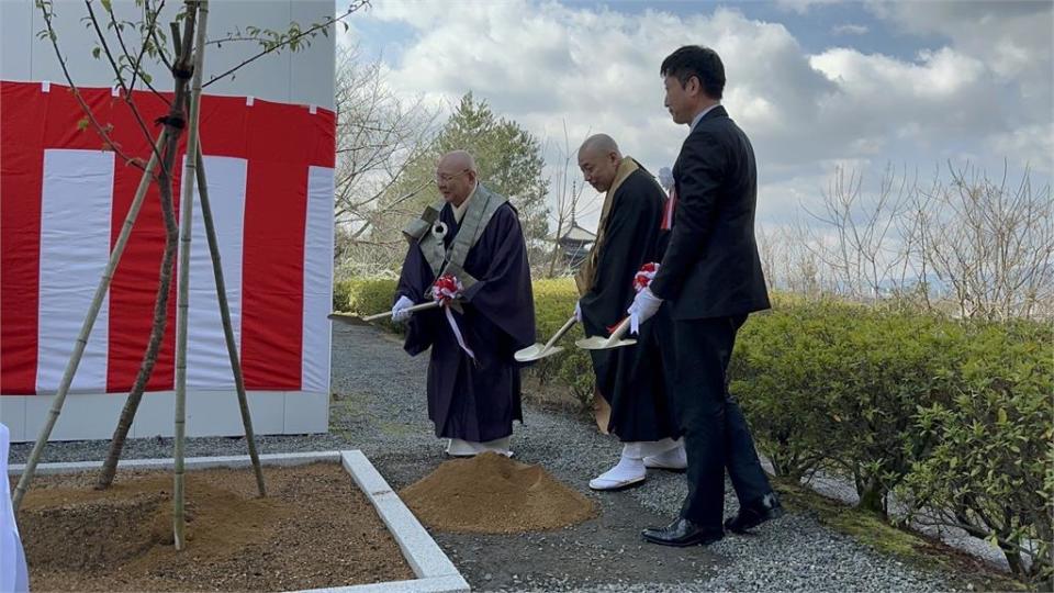 謝長廷與南市府赴日高台寺分植臺灣櫻 黃偉哲：深化日臺交流