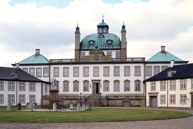 <p>G. Dagli Orti / De Agostini Picture Library via Getty Images</p> Fredensborg Palace on the island of Zealand, Hovedstaden, Denmark.