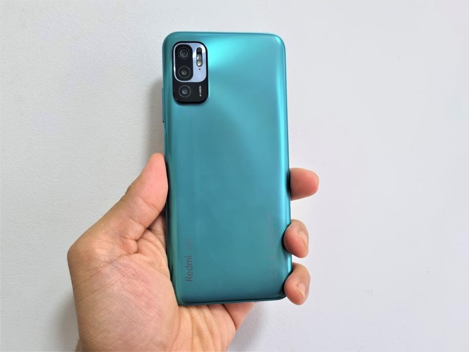 Aurora Green Redmi Note 10 5G. (PHOTO: Paolo Lacuna/Yahoo Lifestyle SEA)