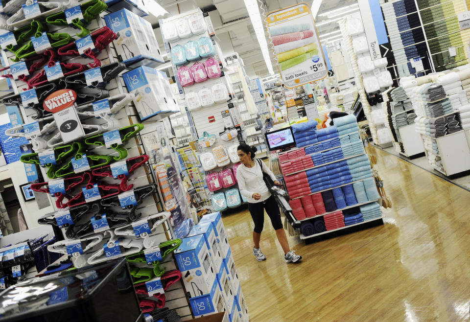 A shopper makes her way through the aisle of Bed, Bath, and Beyond in New York, June 23, 2010. The retail store is poised to report strong first quarter earnings boosted by steady demands with consumers investing in their homes again. REUTERS/Keith Bedford (UNITED STATES - Tags: BUSINESS)