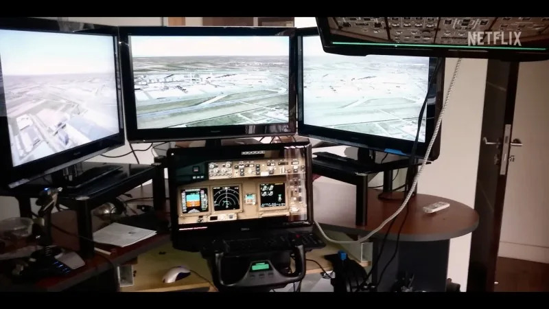 MH370機長住處的飛行模擬器被發現曾有進行過模擬航班飛往印度洋的疑似失事路線。（圖／翻攝自YouTube／Netflix）