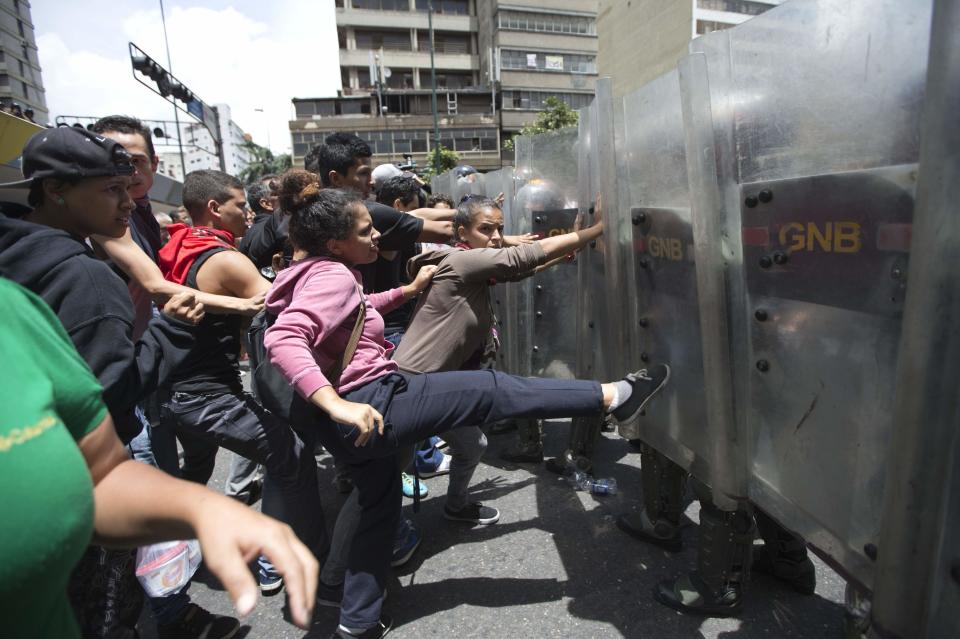 Venezuela police protest Caracas riot