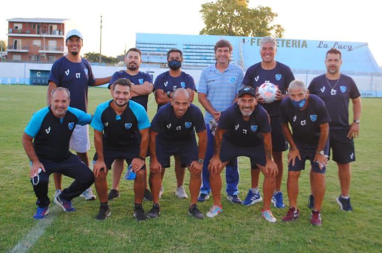 Alejandro Cracco también es médico del plantel del CADU, que juega en la Primera B.