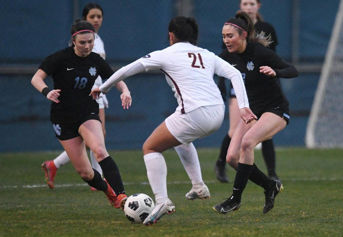 Clovis North’s Lexi Sweatt, left, and Raegan Perry, right, face Menlo-Atherton’s Valerie Latu-Nava, center, in the CIF Northern California Regional girls playoff game Tuesday, Feb. 2, 2023 in Clovis.