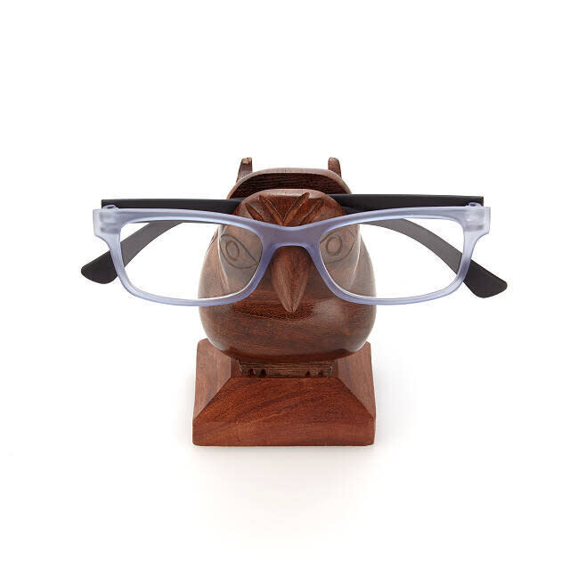 For those who are always asking, "Where are my glasses?" This glasses holding figure is great for when their glasses aren't at the top of their head. <a href="https://fave.co/3mR08Rh" target="_blank" rel="noopener noreferrer">Find the holder on Uncommon Goods</a>.