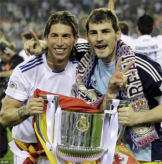 Sergio Ramos junto a Iker Casillas. VTC News