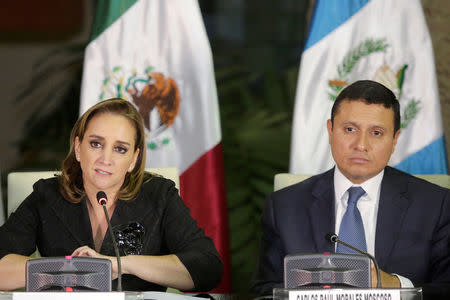 Mexico's Foreign Minister Claudia Ruiz Massieu (L) and her Guatemalan counterpart Carlos Raul Morales attend a news conference over measures to protect migrants living in the U.S. in response to Donald Trump winning the U.S. presidency, Guatemala City, Guatemala, November 21, 2016. REUTERS/Luis Echeverria