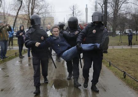 Interior Ministry officers detain a participant of an opposition protest, calling for Russian President Vladimir Putin not to run for another presidential term next year, in St. Petersburg, Russia, April 29, 2017. REUTERS/Anton Vaganov