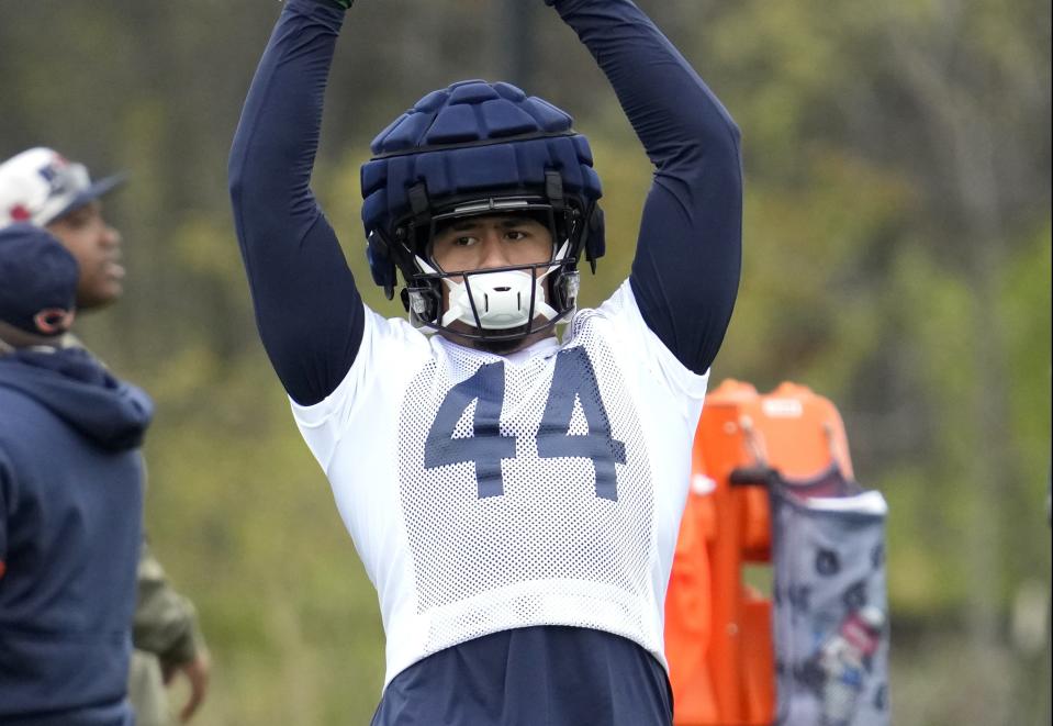 Chicago Bears 2023 draft pick, linebacker Noah Sewell warms up during the NFL football team’s rookie minicamp at Halas Hall in Lake Forest, Ill., Saturday, May 6, 2023. (AP Photo/Nam Y. Huh) ORG XMIT: ILNH115