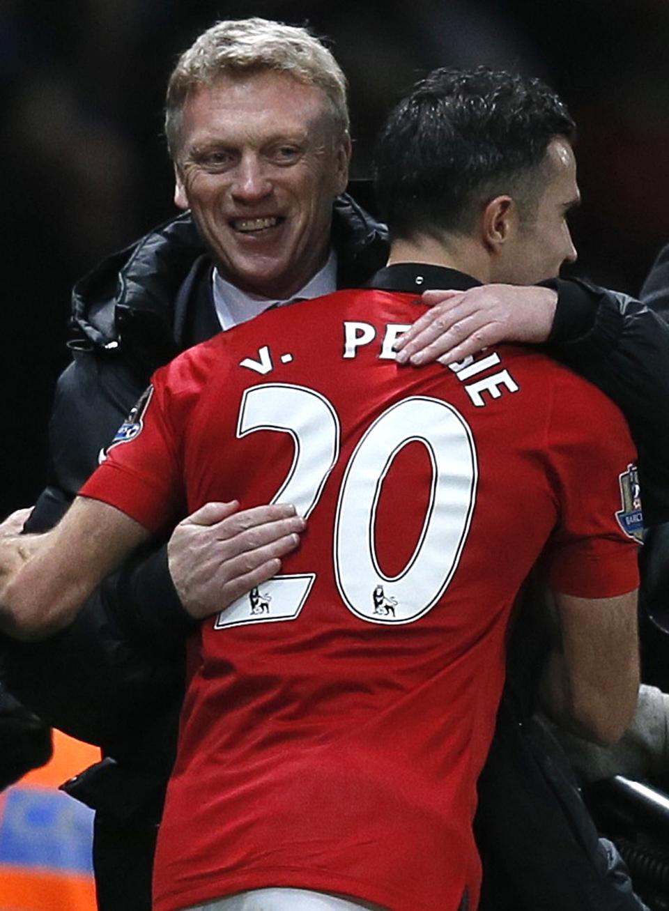 Manchester United's manager David Moyes (L) celebrates with Robin van Persie after their English Premier League soccer match against Arsenal at Old Trafford in Manchester, northern England, November 10, 2013.