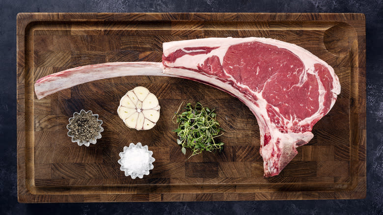 tomahawk steak raw