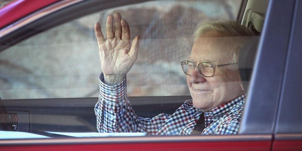 Warren Buffett fährt seit Jahrzehnten einen Cadillac und beschloss erst im Mai 2014, sein Modell von 2006 zu ersetzen. - Copyright: Scott Olson / Getty Images