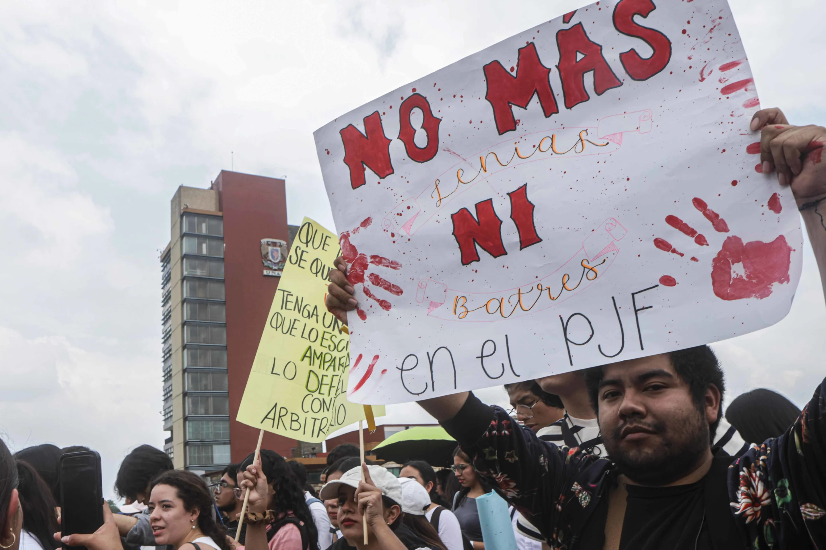 CIUDAD DE MÉXICO. Protest/Protesta-Poder Judicial.- 28 de agosto de 2024. Estudiantes de la Facultad de Derecho de la Universidad Nacional Autónoma de México marchan de CU y hasta la sede de la Judicatura en Insurgentes Sur para protestar por la reforma al Poder Judicial. Foto: Agencia EL UNIVERSAL/Gabriel Pano/EELG
