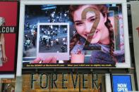 <p><strong>Top shopping websites</strong><br>No. 5: Forever 21<br>2 per cent of teens<br>(Canadian Press) </p>