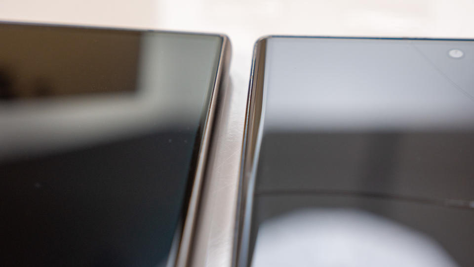 Comparing the display curve on the Samsung Galaxy S24 Ultra vs Galaxy S23 Ultra