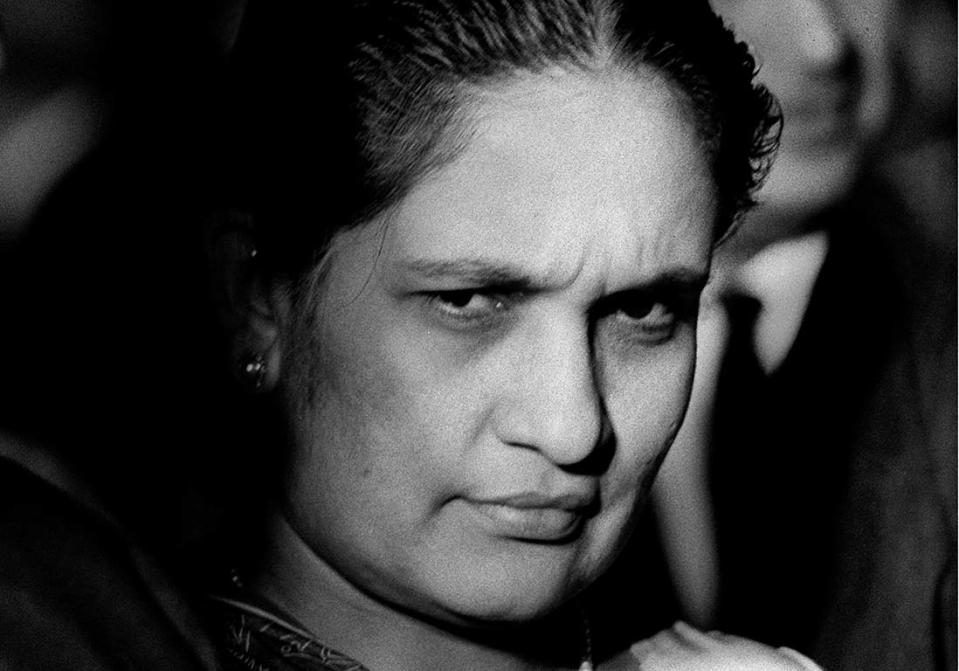 <p>En 1960, Sirimavo Bandaranaike devient la première femme à devenir cheffe de gouvernement du Sri Lanka et la première au monde à occuper ce poste. Elle sera élue Première ministre à trois reprises. </p><br>